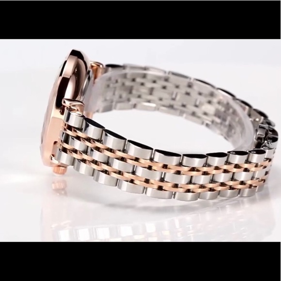 Quartz Watch in Rose Gold - Picture 14 of 16